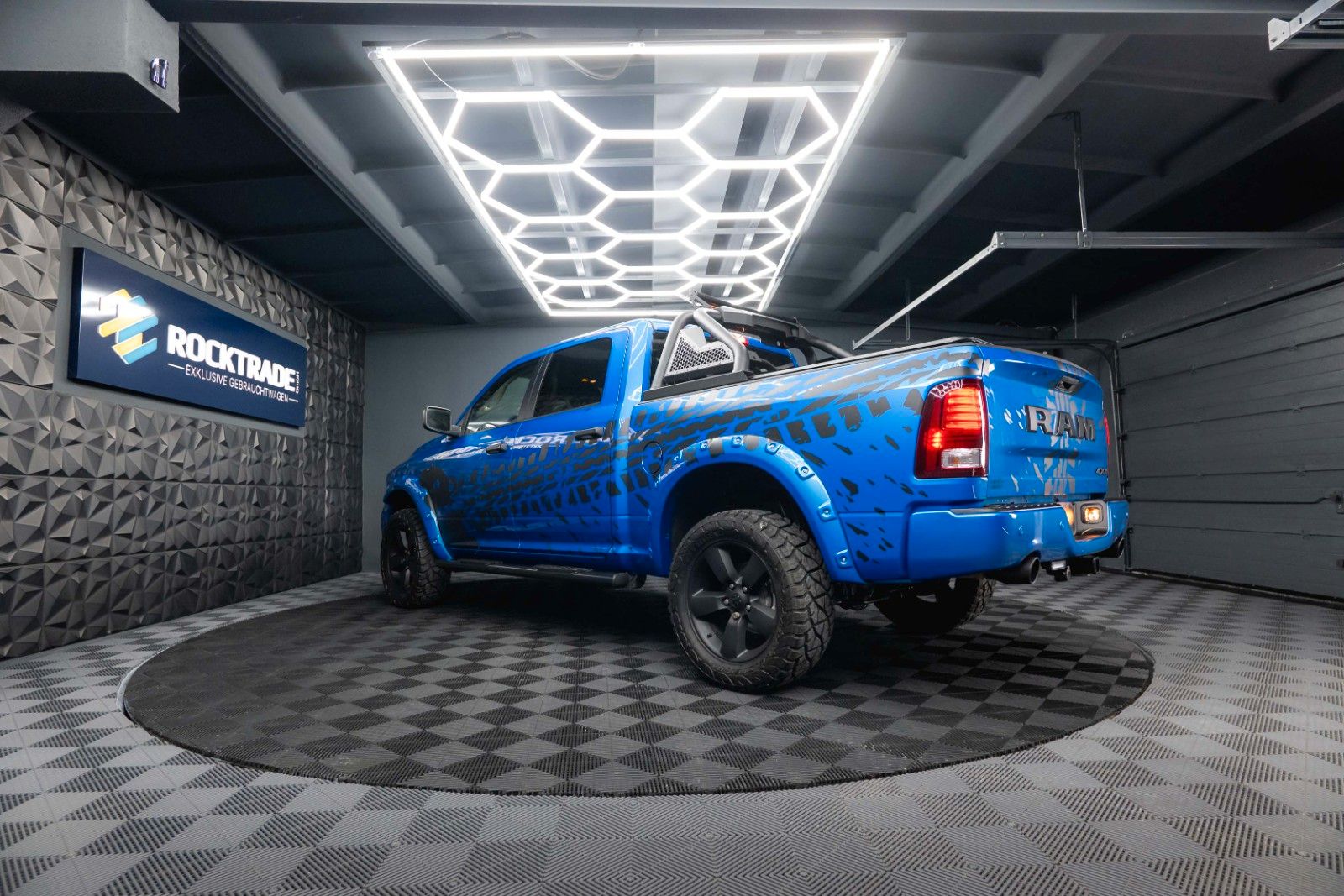 Fahrzeugabbildung Dodge RAM 5.7 V8 HEMI 4x4 OFFROAD Night-Paket *LED*