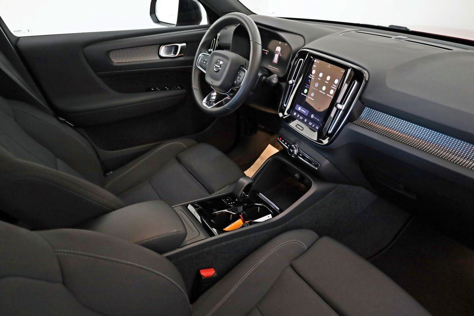Fahrzeugabbildung Volvo XC40 Plus Recharge,Navi,LED,SH,Kamera,ACC,