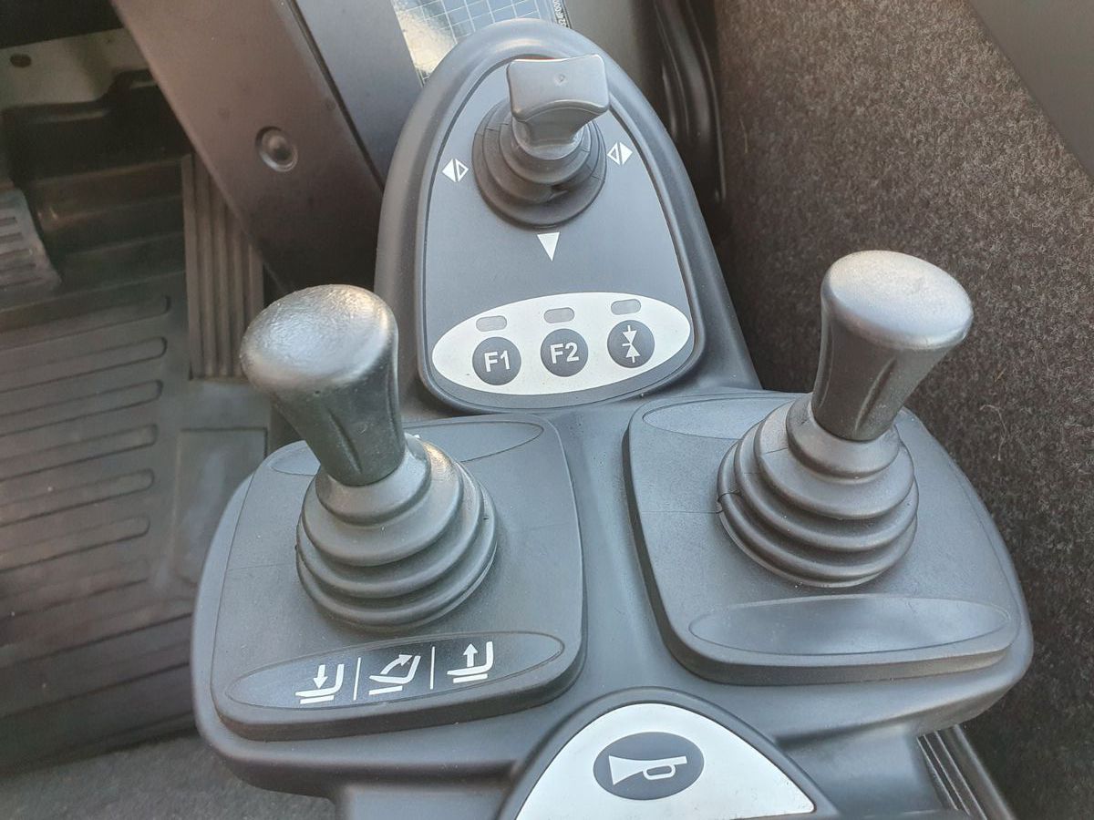 Fahrzeugabbildung Still RX70-35 / Triplex: 4.80m / nur 2.004h! / Klima