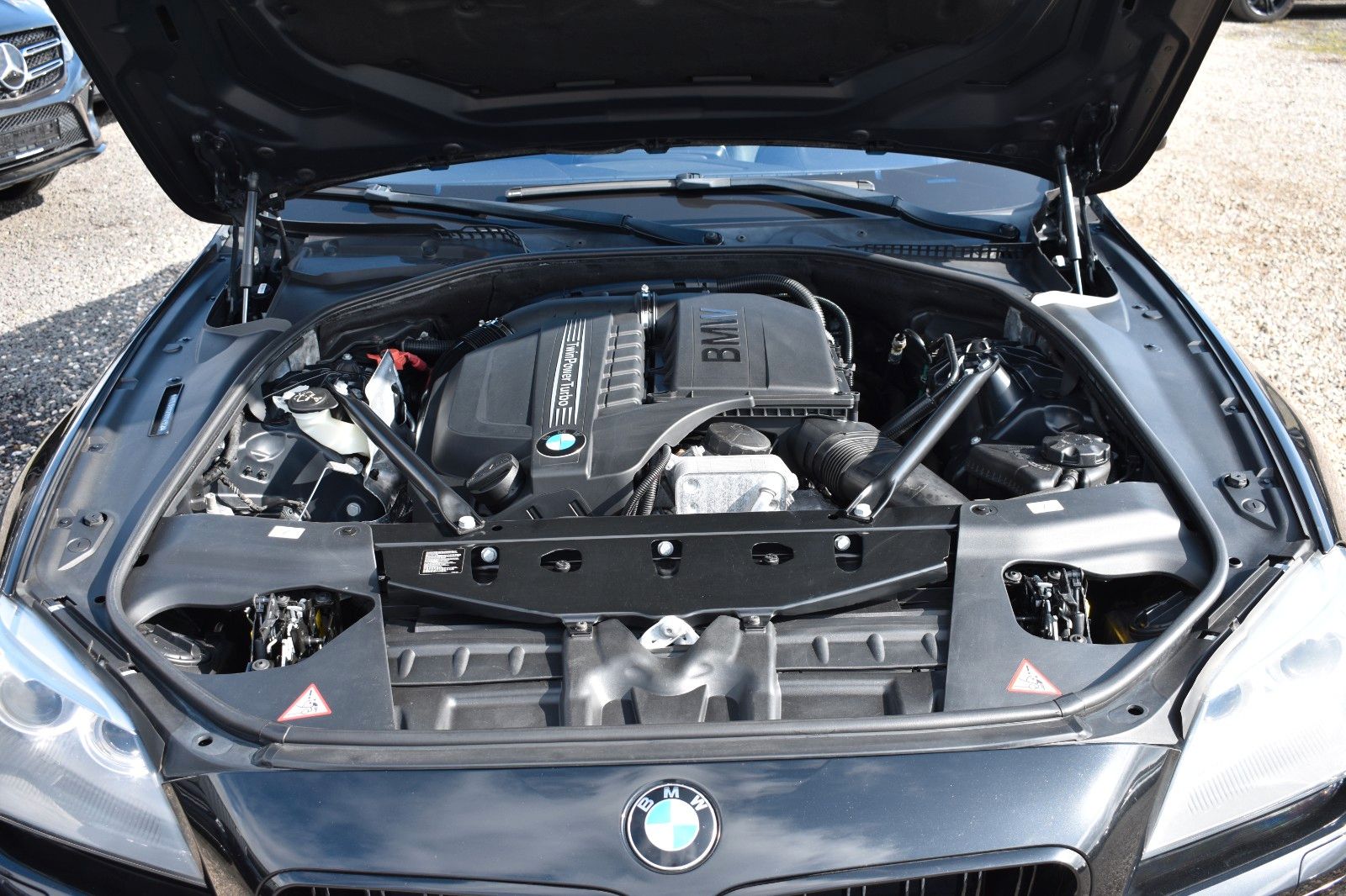 Fahrzeugabbildung BMW 640 i Coupe Schwarz Schwarz