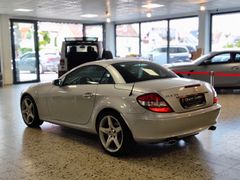 Fahrzeugabbildung Mercedes-Benz SLK 350 Roadster (BI-XENON/PDC/NAVI/LEDER/SHZ/AI