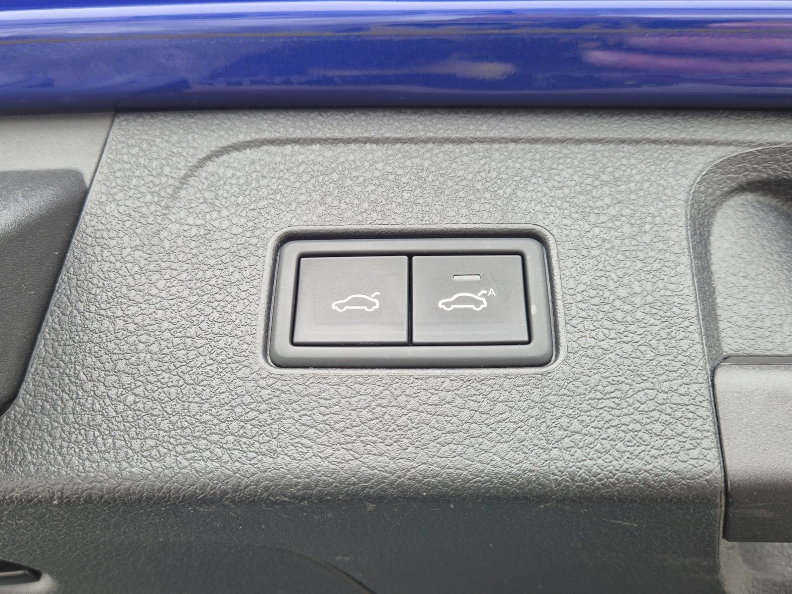 Fahrzeugabbildung Volkswagen Passat Variant TDI R-Line DSG 4Mo Standhzg Matri