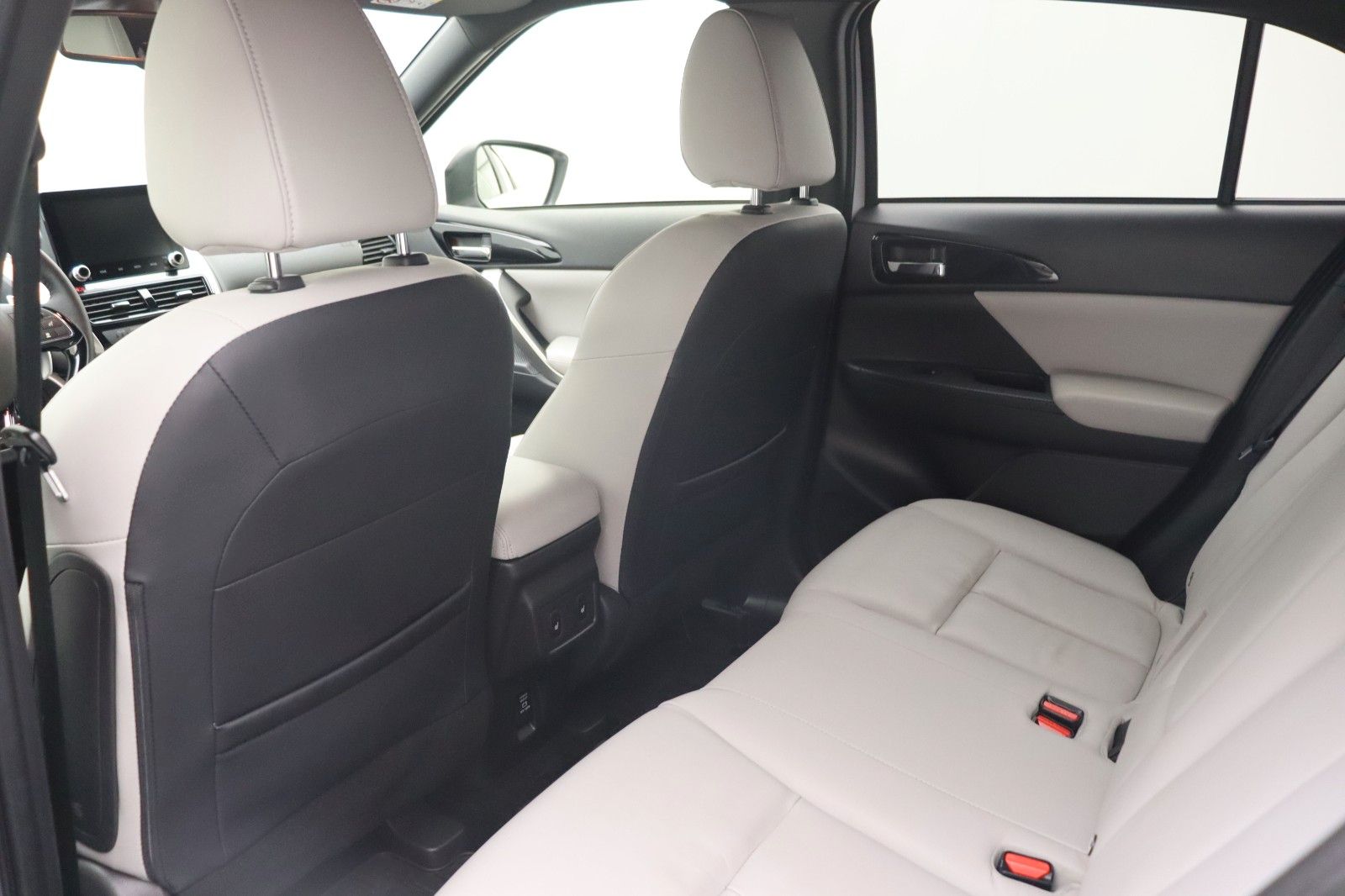 Fahrzeugabbildung Mitsubishi Eclipse Cross 2.4 PHEV Top 4WD PANO ACC LED