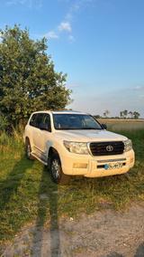 Toyota Land Cruiser 200 V8 - Toyota Land Cruiser mit Benzin-Antrieb: Geländewagen