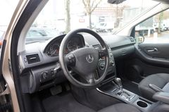 Fahrzeugabbildung Mercedes-Benz A 170 Classic Automatik PDC 1.Hand wenig KM TOP!