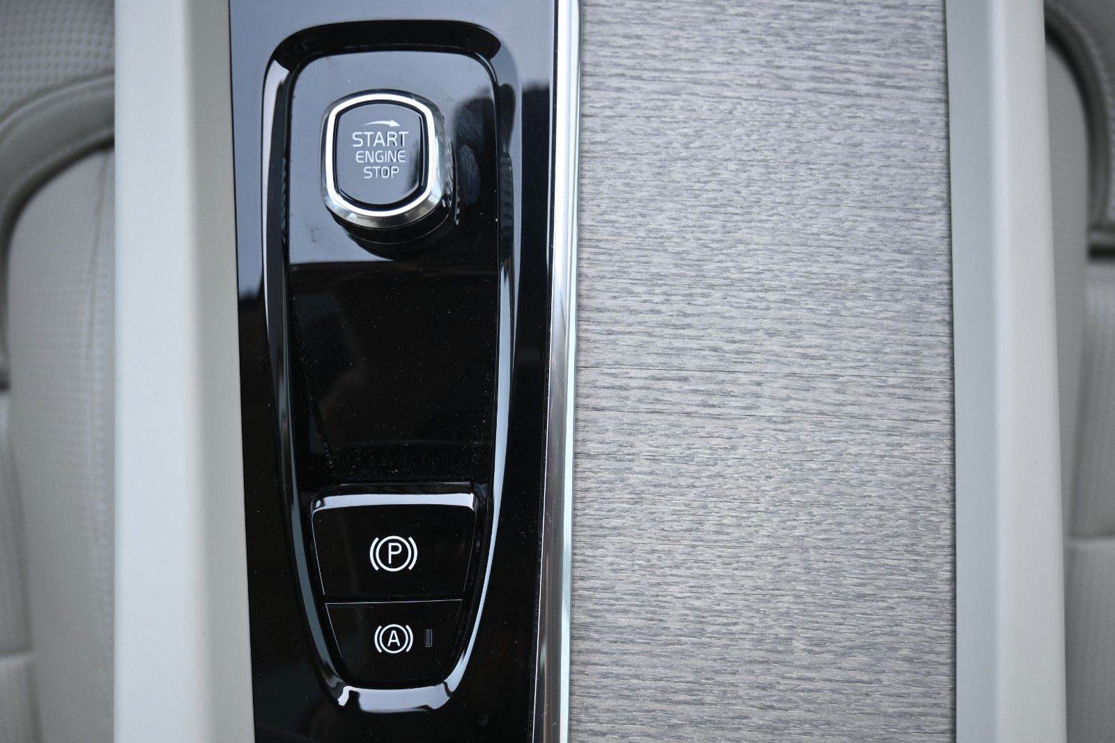 Fahrzeugabbildung Volvo XC60 T8 AWD Inscription Recharge Plug-In Hybrid