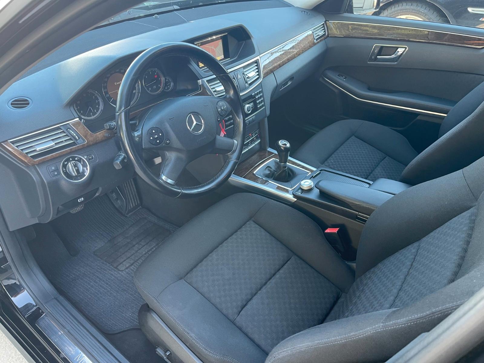 Mercedes-Benz E250 2011 — photo 13