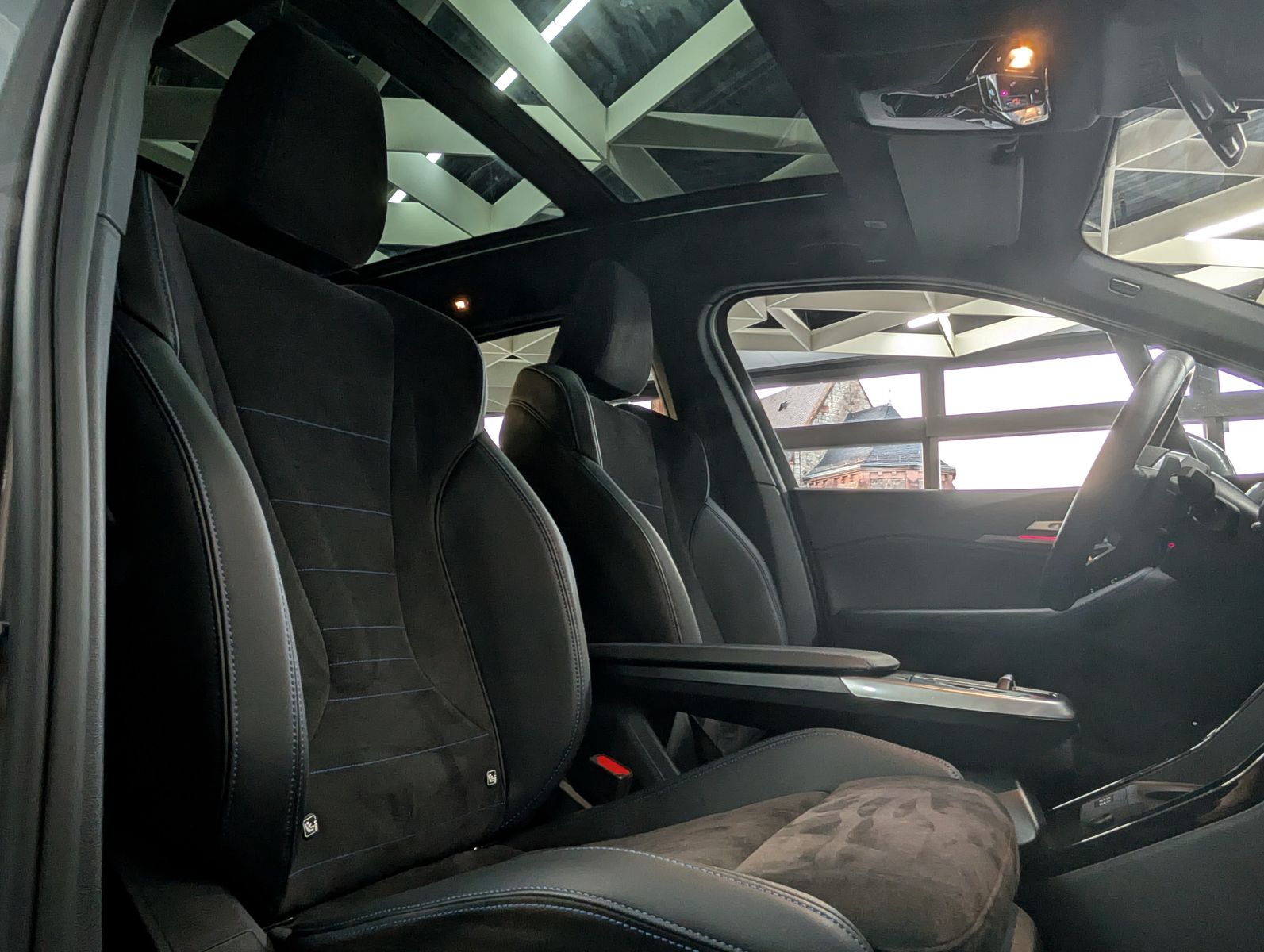 Fahrzeugabbildung BMW 218 Active Tourer  M Sport SHADOW PANO AHK LEDER