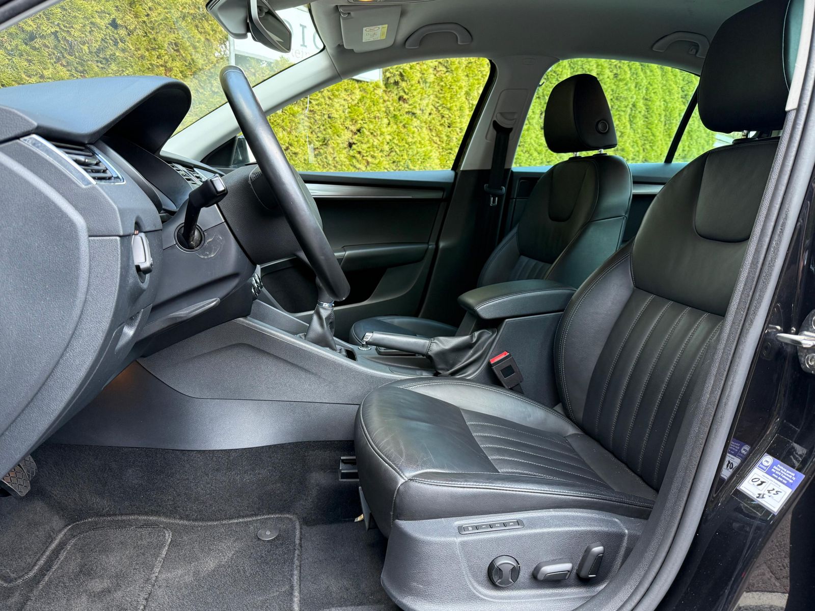 Fahrzeugabbildung SKODA Octavia 1.6 TDI Premium Edition LED+KAM+TEMP+SHZ