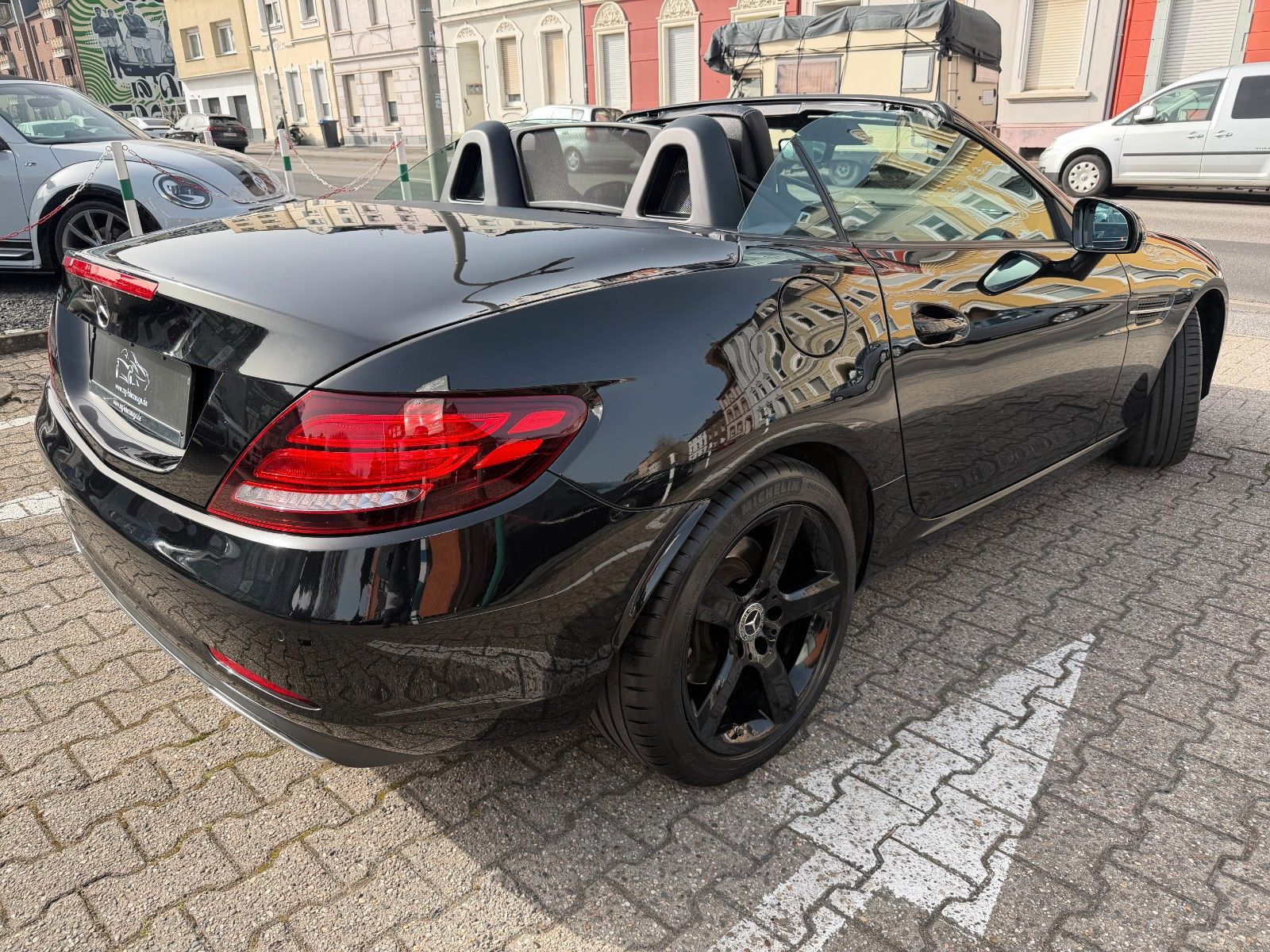 Fahrzeugabbildung Mercedes-Benz SLC 300 SPORT LED NAVI LEDER MEMORY AIRSCARF