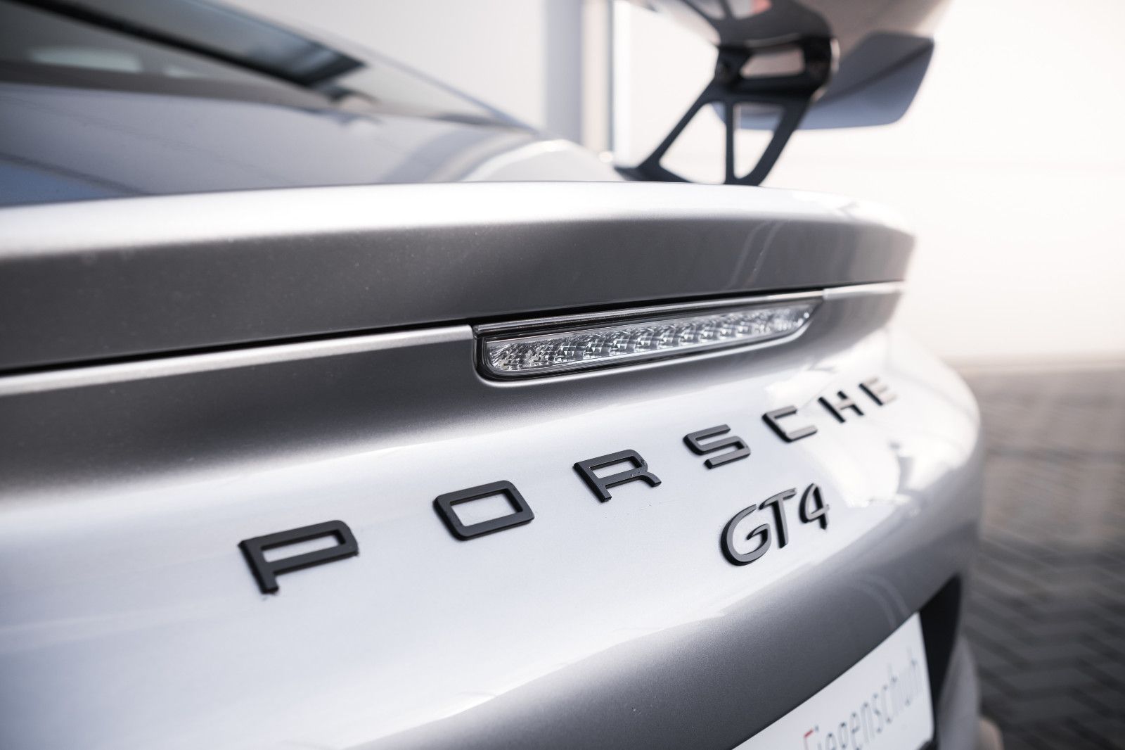 Fahrzeugabbildung Porsche Cayman GT4-Steuer ausw.-wenig KM-Approved