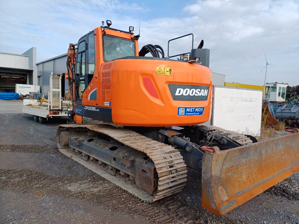 Fahrzeugabbildung Doosan DX 235 LCR-5 Verstellausleger