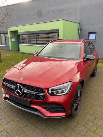 Mercedes-Benz GLC 300 de  / 4-Matic  / AMG -LINE