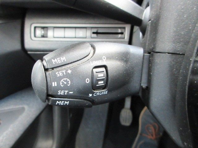 Fahrzeugabbildung Peugeot 5008 Basis 1.5D LED/AHK/PDC/TEMPOMAT
