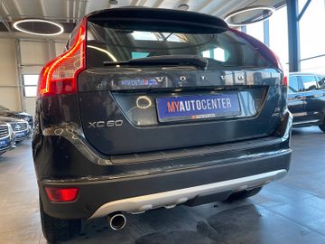 Volvo XC60 Momentum AWD *BI-XENON*PANO*NAVI*PDC*AHK*