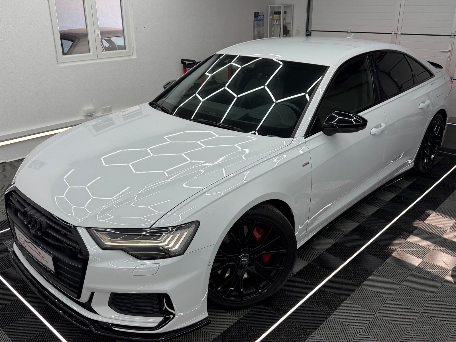 Fahrzeugabbildung Audi A6 Lim. 55 TFSI e Quattro/S6 OPTIK/STERNENHIMMEL