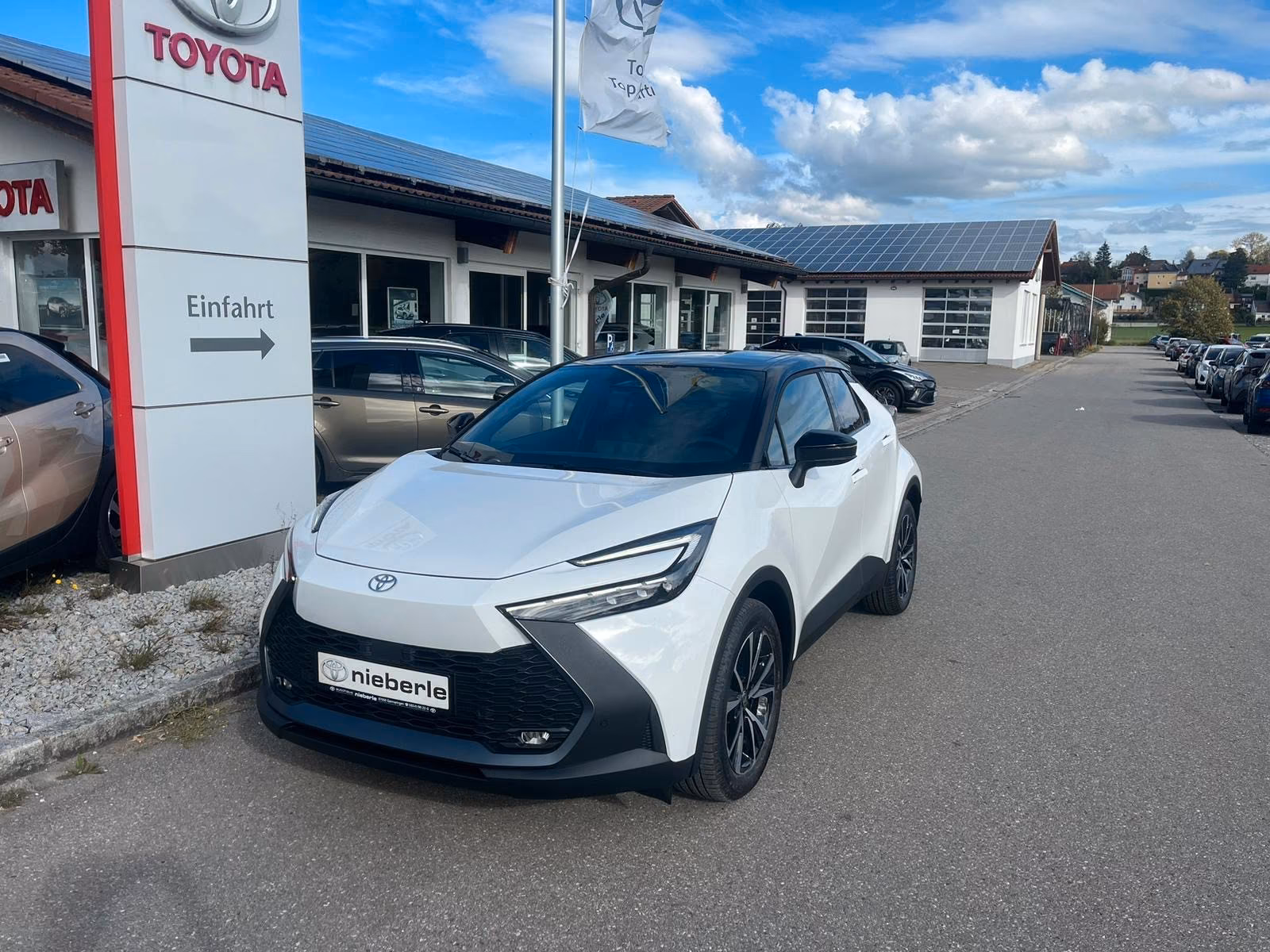 Toyota C-HR Plug-In Hybrid Teamplayer + Technik Paket