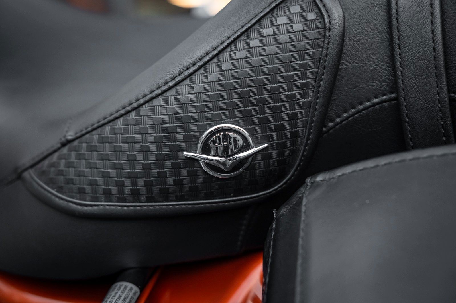 Fahrzeugabbildung Harley-Davidson FLHRC Road King Classic - BLACK BEAR - SELTEN