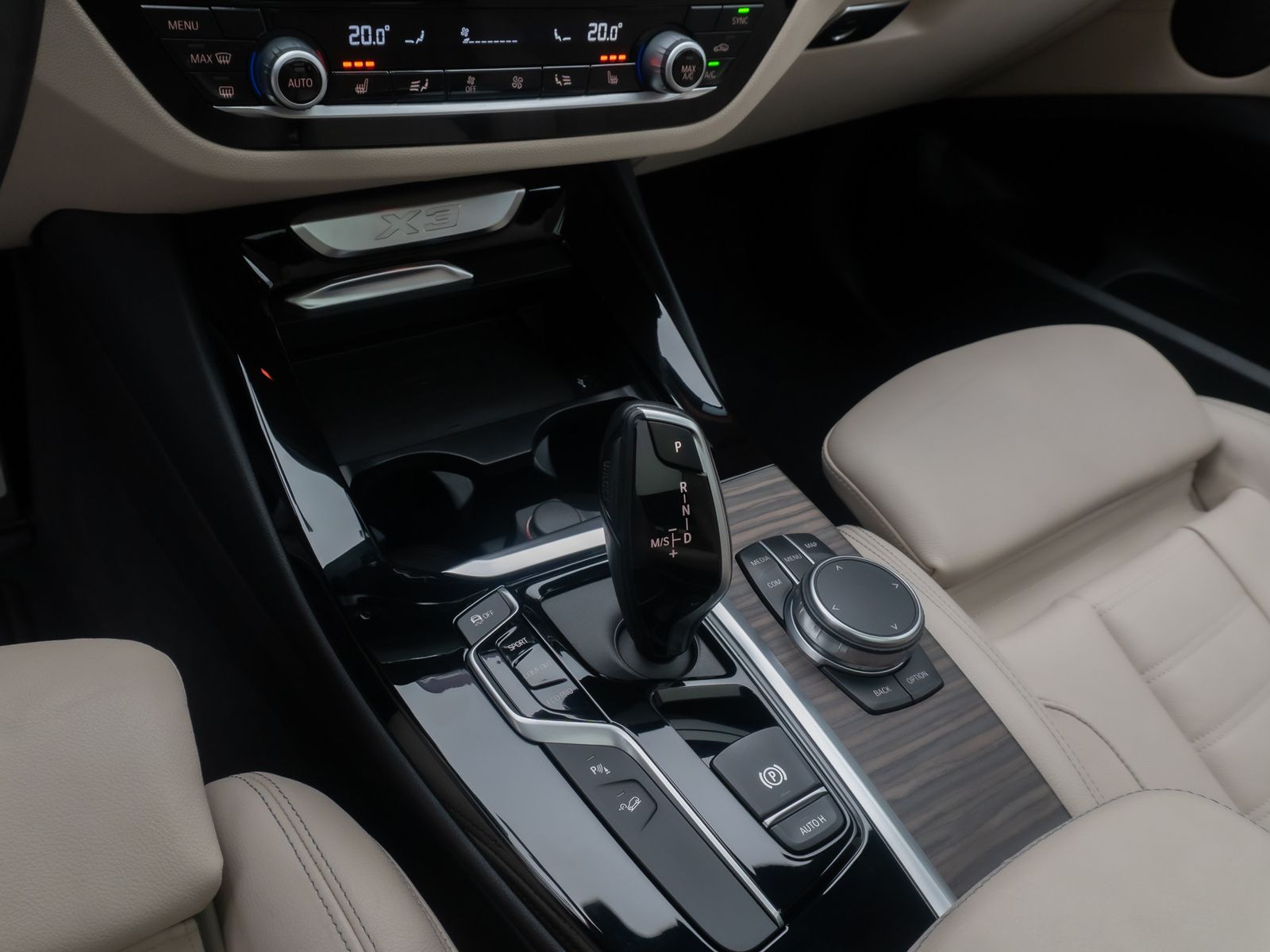 Fahrzeugabbildung BMW X3 xD20d M Sport Kamera Panorama HUD DAB HiFi