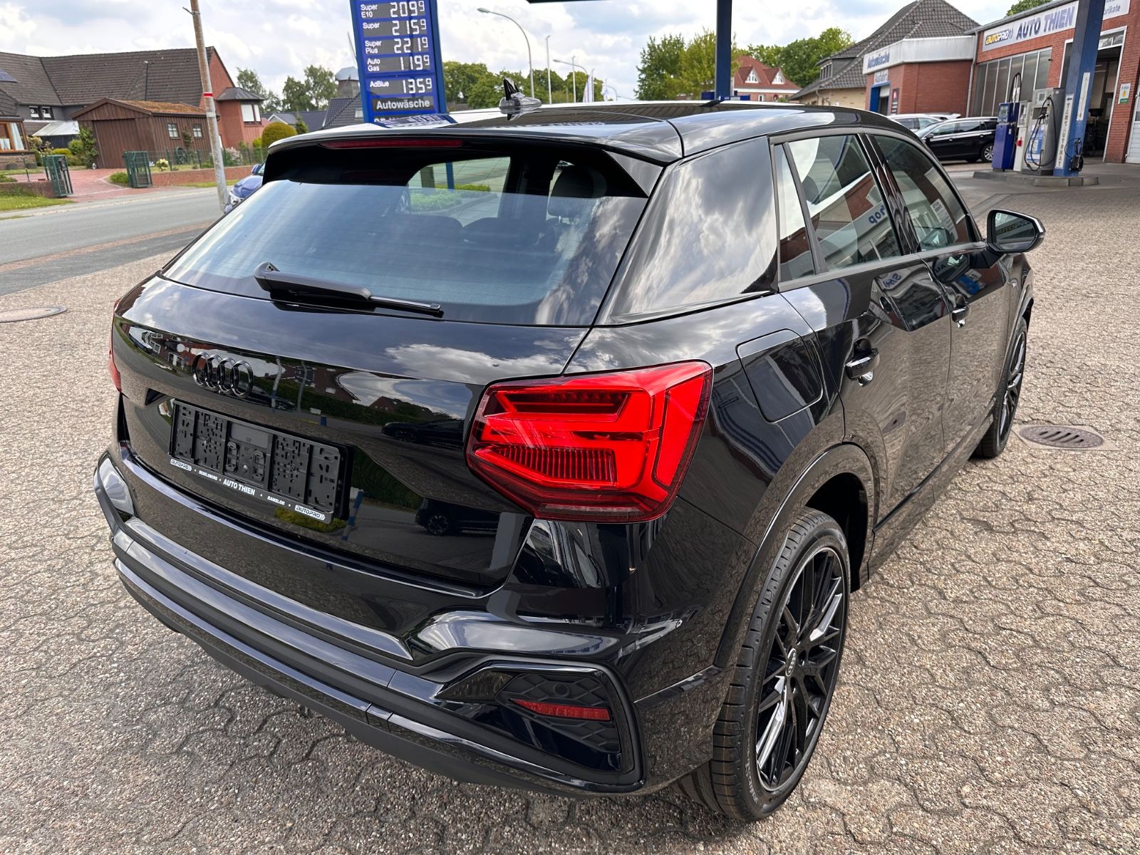 Fahrzeugabbildung Audi Q2 35 TDI S line S Tronic Matrix/Black/APP/Navi