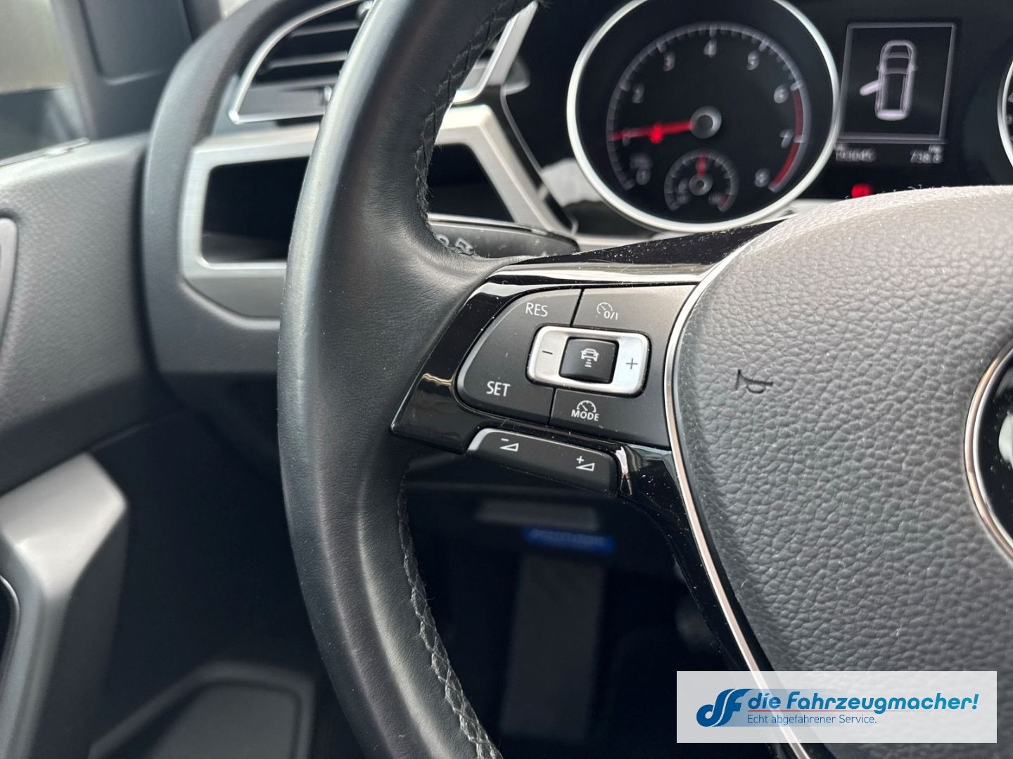 Fahrzeugabbildung Volkswagen Touran Comfortline BMT Start-Stopp AHK-klappbar