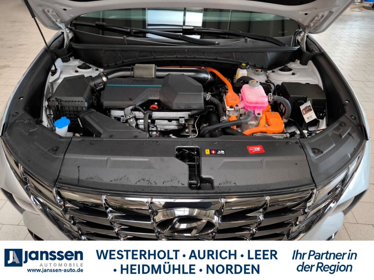 Fahrzeugabbildung Hyundai TUCSON Hybrid TREND Panoramadach Assistenz-Paket