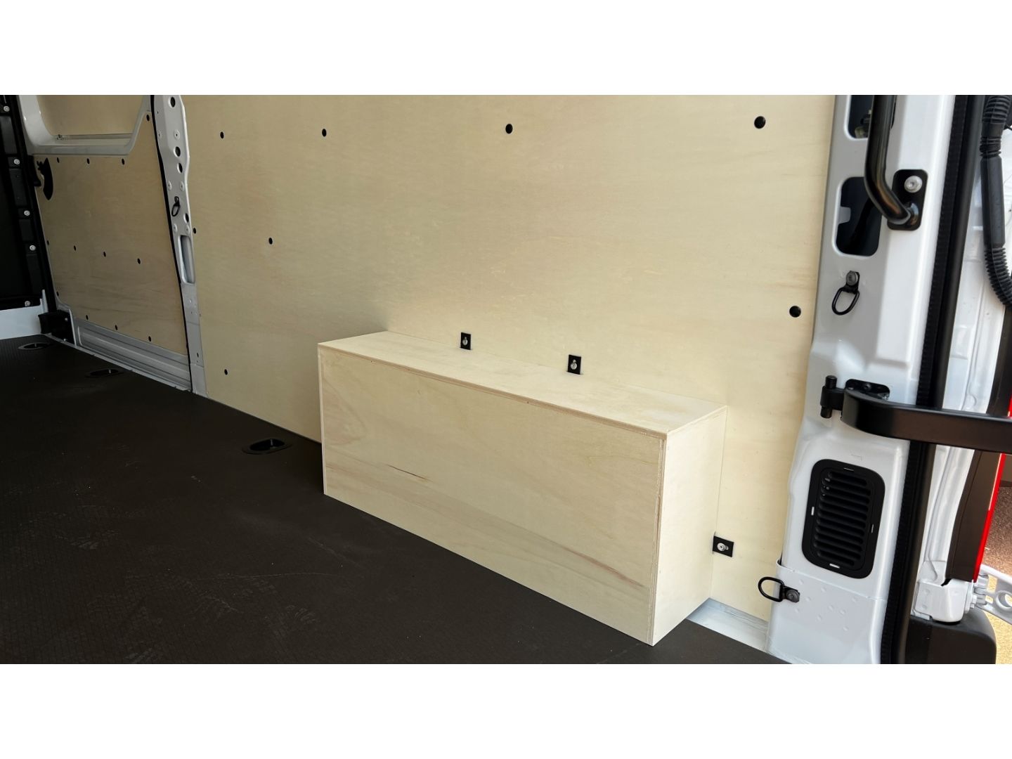 Fahrzeugabbildung Renault Master Kasten L3H2 HKa 3,5t 3 AHK Totwinkelassis