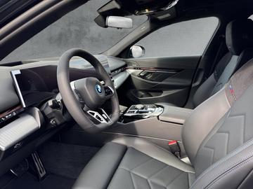 صورة 8 لـ 2026 BMW I5