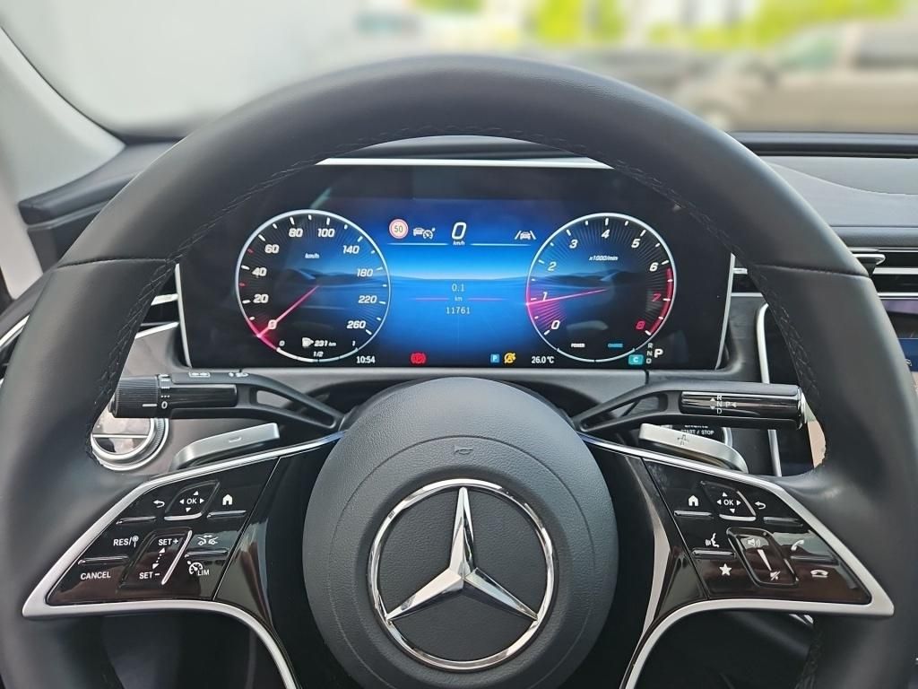 Fahrzeugabbildung Mercedes-Benz E 200 Avantg. Pano Navi Totwi. LED Winterpaket