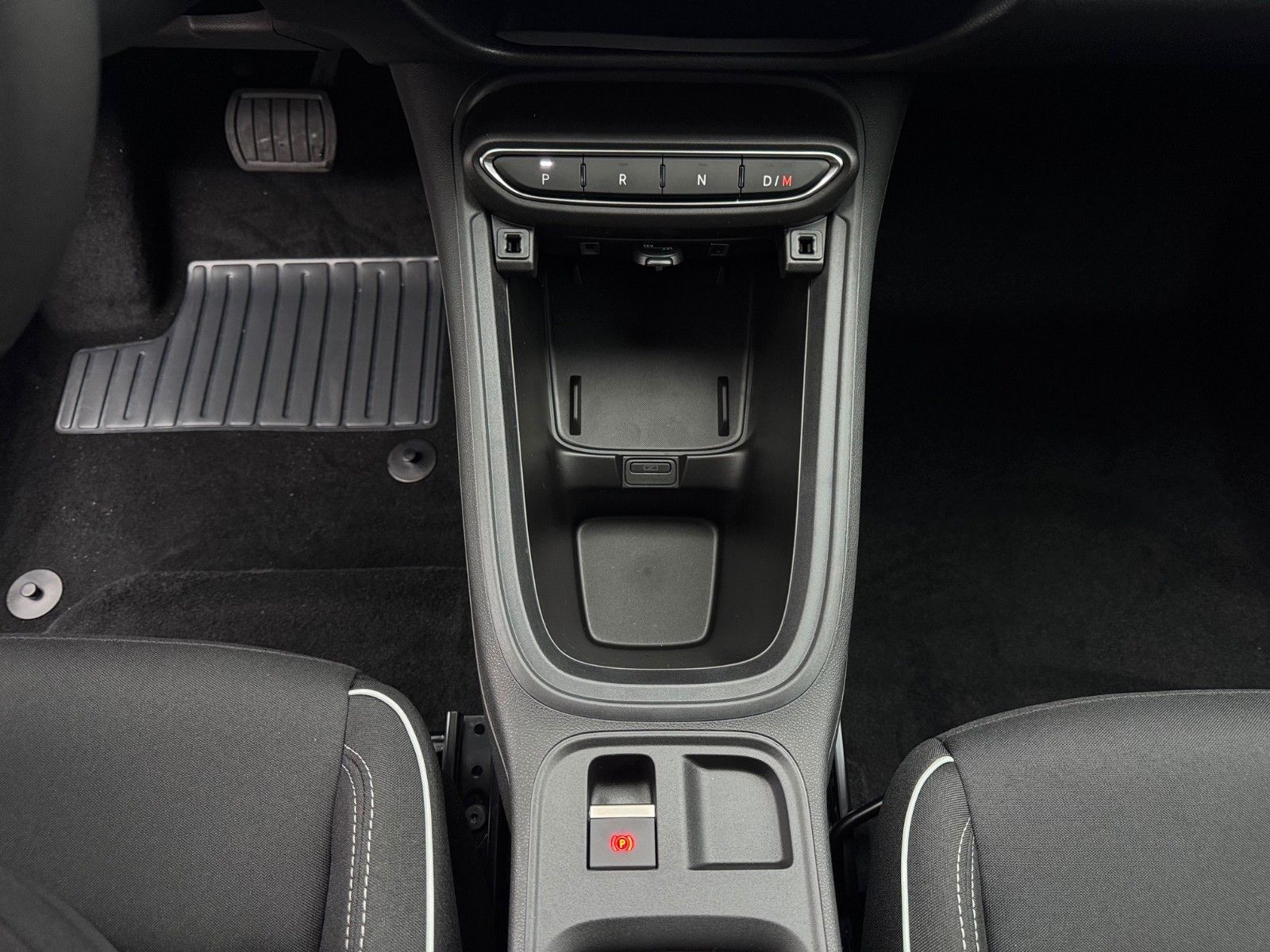 Fahrzeugabbildung Fiat 600 1.2 BUSINESS EDITION NAVI SITZHEIZUNG KLIMA