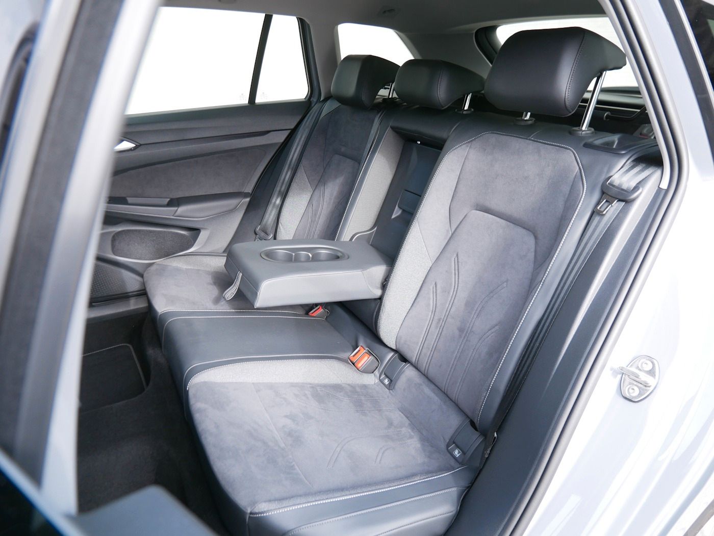 Fahrzeugabbildung Volkswagen Golf -VIII Variant 1.5 Style NEU46T DSG Matrix