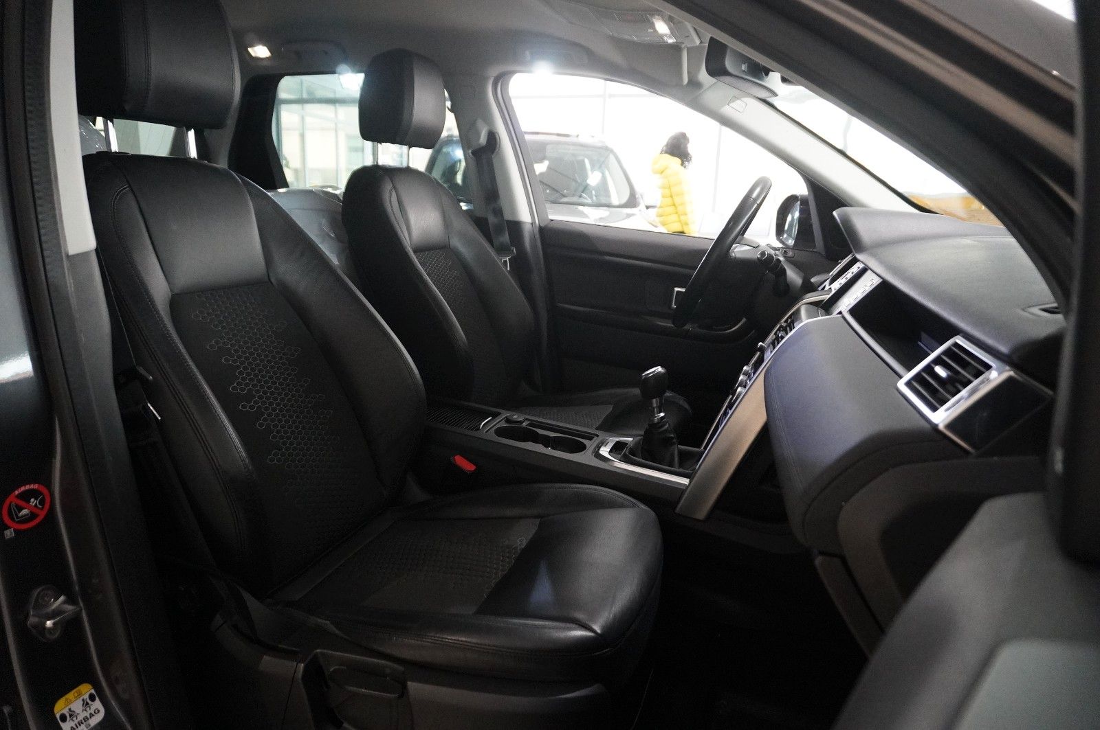 Fahrzeugabbildung Land Rover Discovery Sport 2.0D PURE NAVI/LED/SHZ/PDC/SPORT