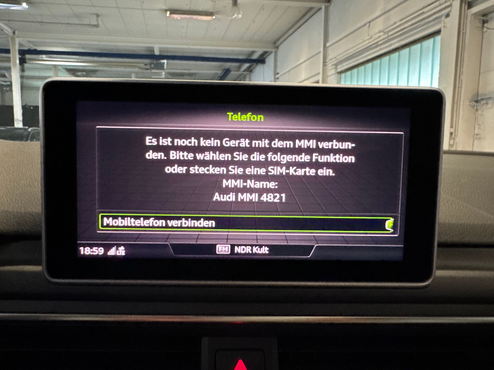 Fahrzeugabbildung Audi A4 Avant DESIGN S-TRONIC PANO STHD AHK LEDER