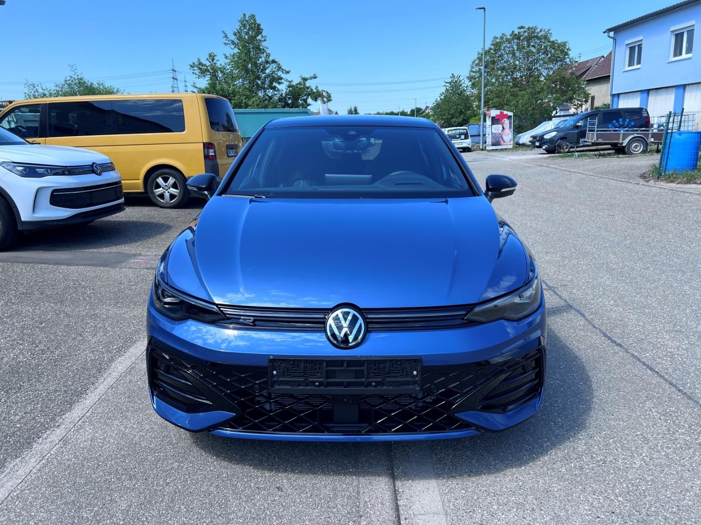 Volkswagen Golf 8.5 DSG R-Line MATRIX AHK PANO STHZ HUD ACC