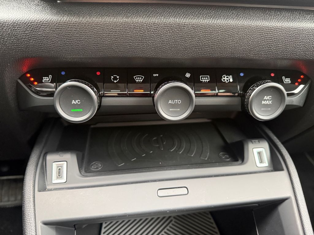 Fahrzeugabbildung Citroën C4 X PureTech 130 Stop&Start EAT8 MAX