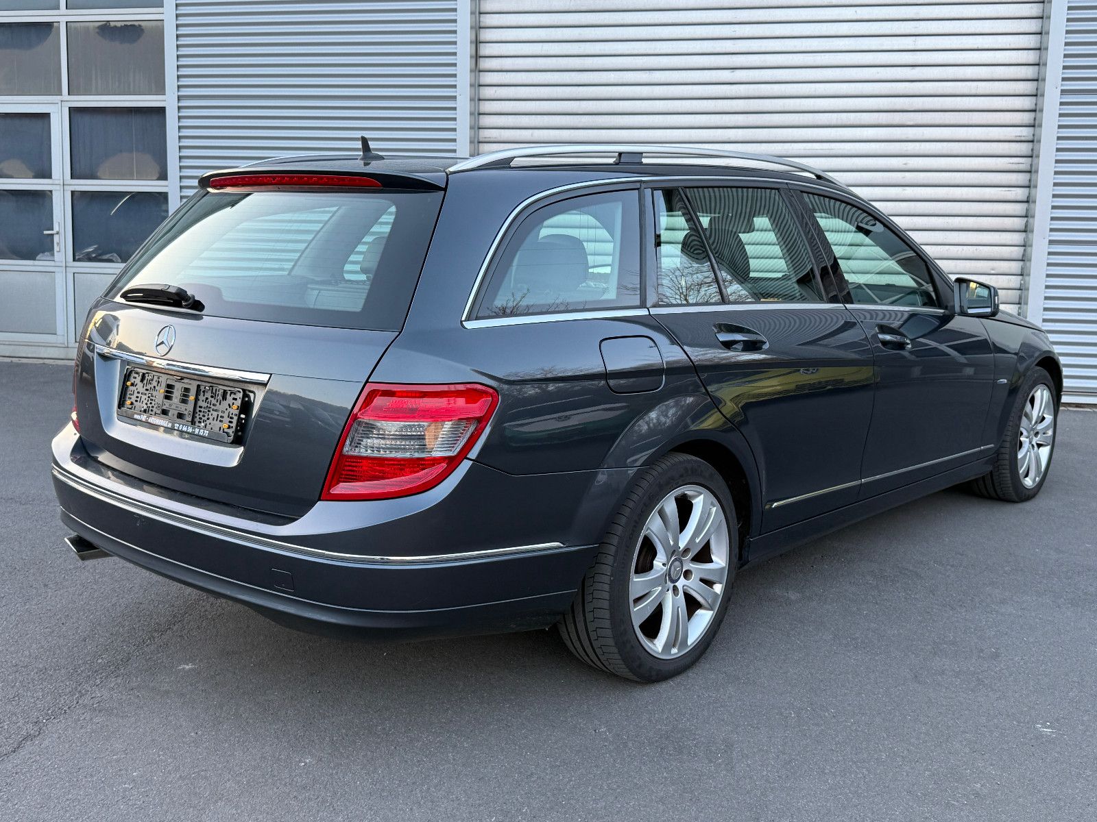 Fahrzeugabbildung Mercedes-Benz C 200 T CGI BlueEff Avantgarde Aut AHK GRA SHZ