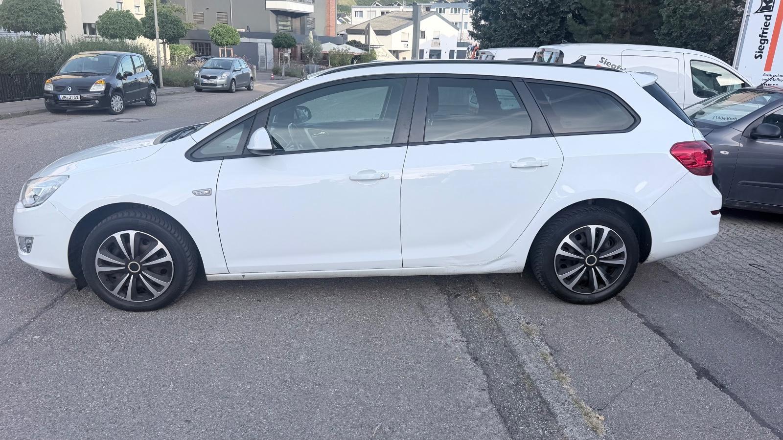 Opel Astra 2011 — engine 1.598 cm³, 116 HP (85kW)