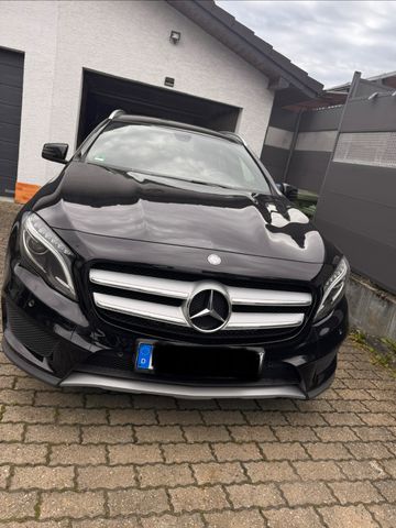 MERCEDES-BENZ GLA 200 AMG Line AMG Line