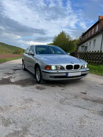 BMW E39 523i