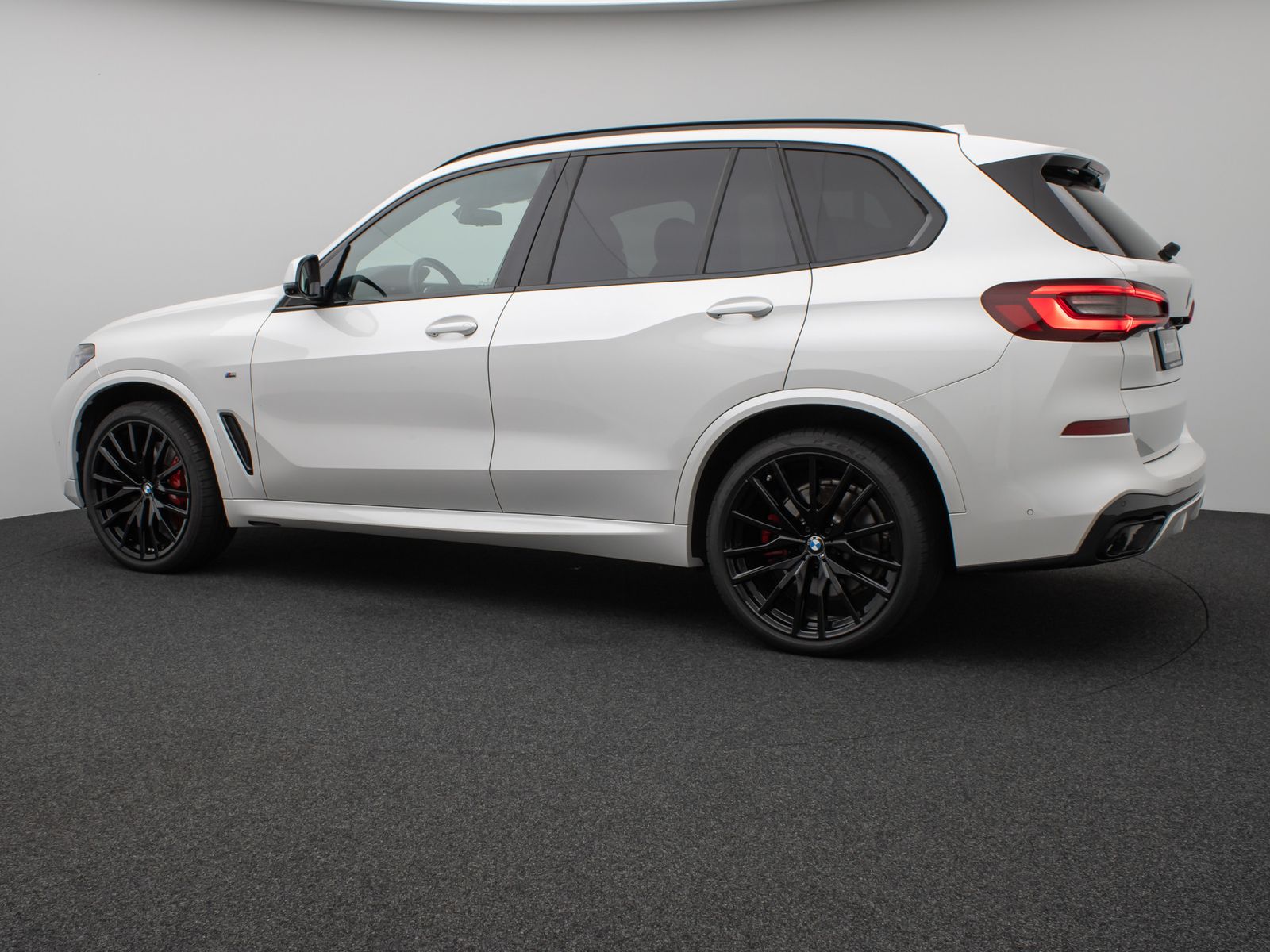 Fahrzeugabbildung BMW X5 xD40d M Sport Panorama Laser 360°HUD DAB B&W