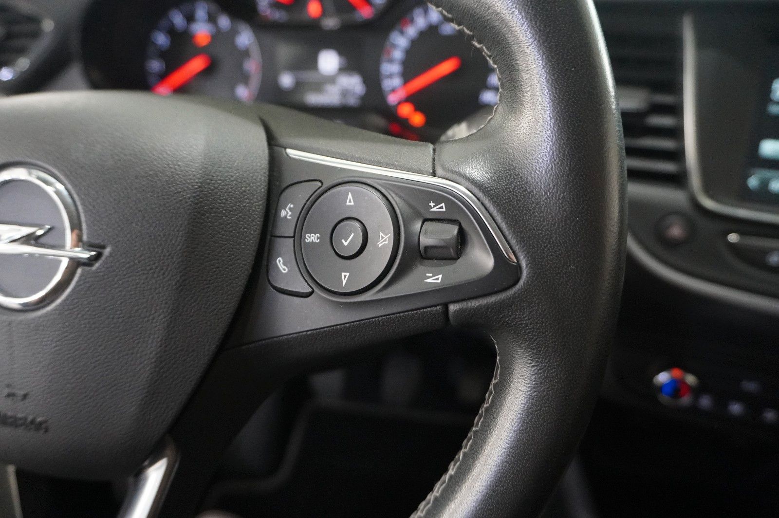 Fahrzeugabbildung Opel Crossland (X) 1.2 EDITION NAVI/LED/KAMERA/TEMP.