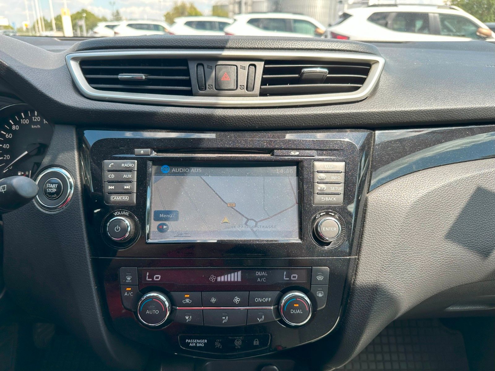 Fahrzeugabbildung Nissan Qashqai Tekna Panoramadach AHK