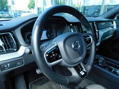 Fahrzeugabbildung Volvo XC60 B4 D AWD R-Design 'BLIS,Keyless'