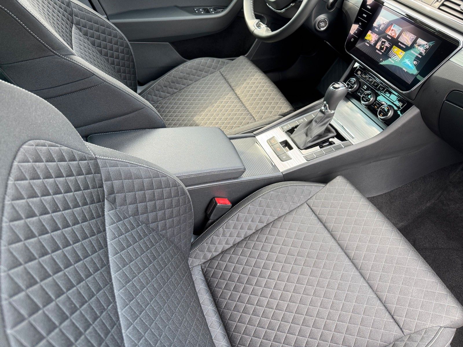 Fahrzeugabbildung SKODA Superb Combi Ambition