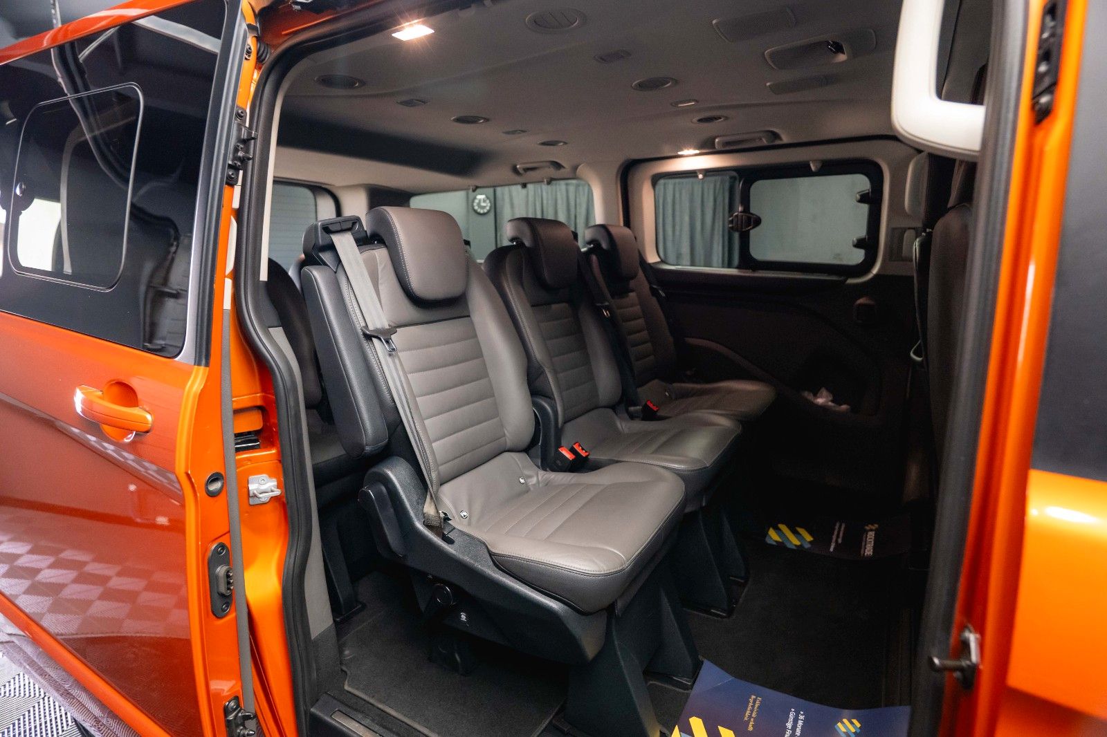 Fahrzeugabbildung Ford Tourneo Custom Kombi 320 L2 Trend Lang 9 Sitze