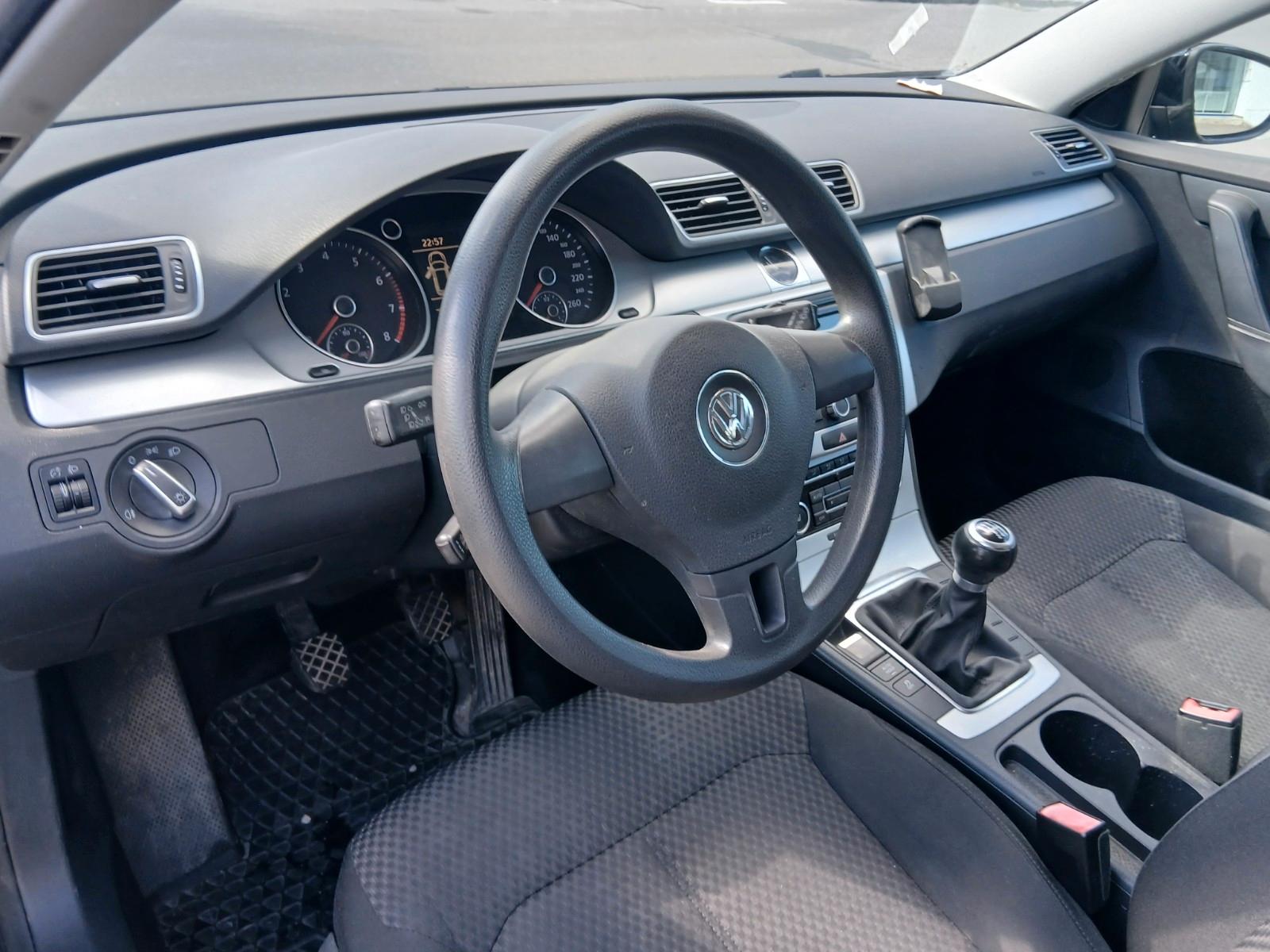 Volkswagen Passat 2011 — photo 10