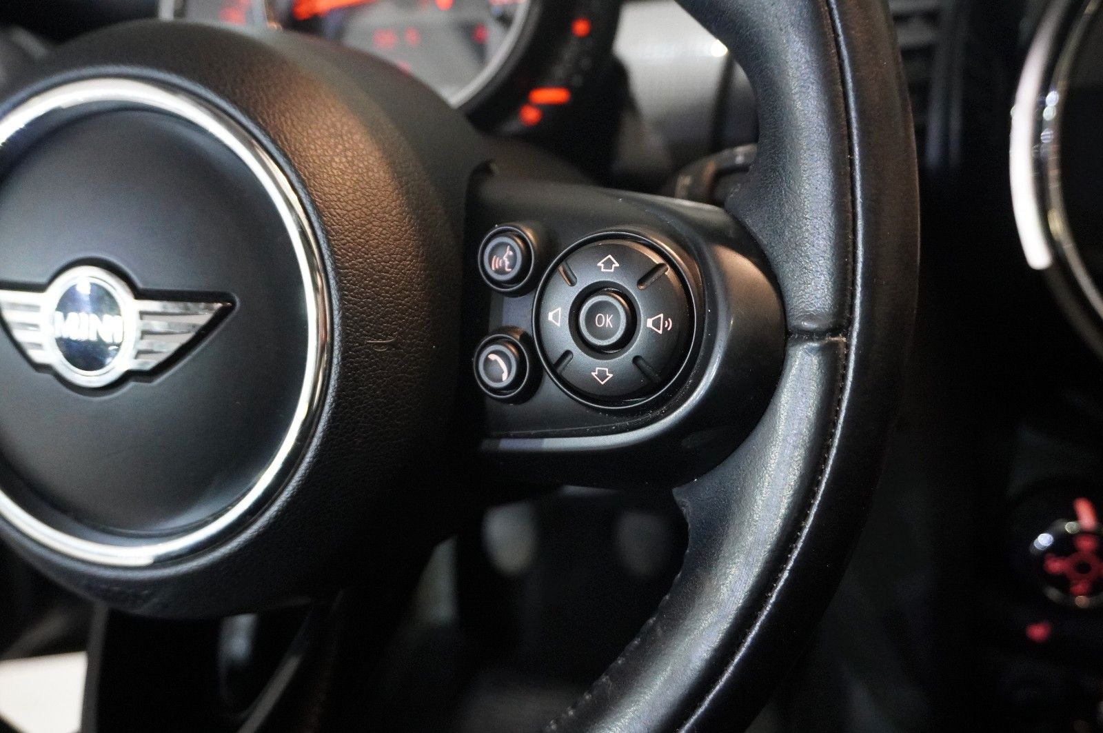 Fahrzeugabbildung MINI COOPER 1.5 3-TÜR PANO./SHZ/KLIMA/BT