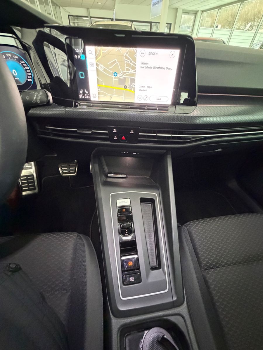 Fahrzeugabbildung Volkswagen Golf VIII Lim. United eTSI