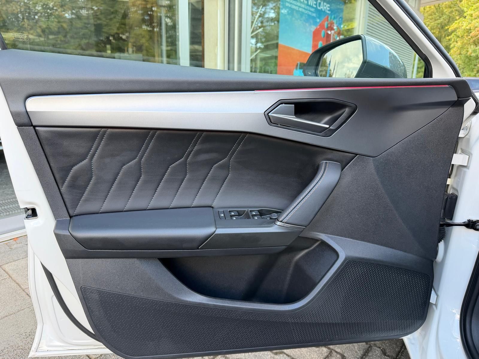 Fahrzeugabbildung CUPRA Leon 2.0 TSI VZ >VIRTU+LED+NAVI+PDC+DAB+19"+