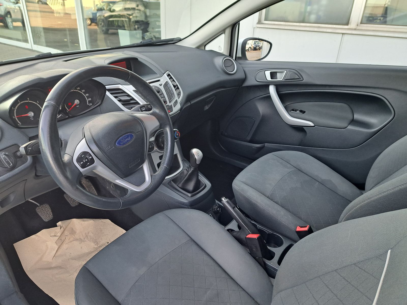 Fahrzeugabbildung Ford Fiesta Edition 82PS WINTERPAKET ALU